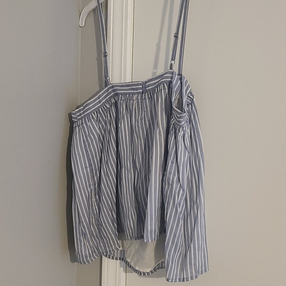 - A new day blue white striped tank - Picture 4 of 4